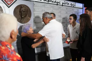 Οι προτομές των Νική Γεωργίου και Αντώνη Τότση στο "Αμμόχωστος" (Φώτος)