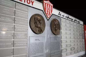 Οι προτομές των Νική Γεωργίου και Αντώνη Τότση στο "Αμμόχωστος" (Φώτος)