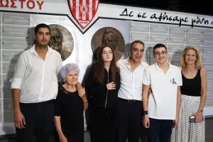 Οι προτομές των Νική Γεωργίου και Αντώνη Τότση στο "Αμμόχωστος" (Φώτος)