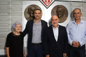 Οι προτομές των Νική Γεωργίου και Αντώνη Τότση στο "Αμμόχωστος" (Φώτος)