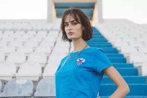 Περιμένει ΔΙΠΛΟ!