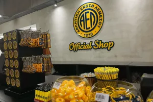 ΦΩΤΟΣ από το νέο "AEL OFFICIAL SHOP"