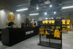 ΦΩΤΟΣ από το νέο "AEL OFFICIAL SHOP"