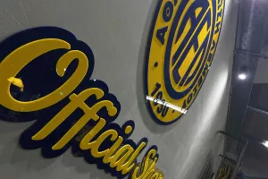 ΦΩΤΟΣ από το νέο "AEL OFFICIAL SHOP"