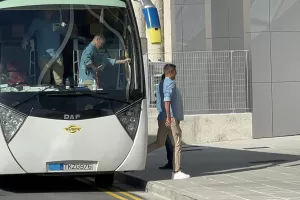 Η άφιξη της ΑΕΛ με... στυλ (φώτος)