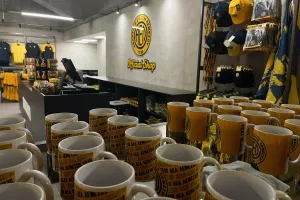 ΦΩΤΟΣ από το νέο "AEL OFFICIAL SHOP"
