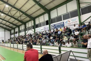Αρκετός κόσμος στην πρώτη 