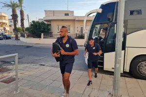 Η άφιξη της ΑΕΖ 
