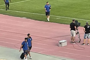 (ΦΩΤΟΣ Kerkida)/Η άφιξη του ΑΠΟΕΛ στο “Στέλιος Κυριακίδης”