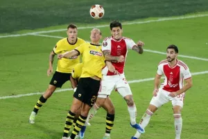 Άγριο «κράξιμο» παλαίμαχου του Άγιαξ σε παίκτη: «Αστείος! Πάλι καλά που δε χάσαμε»