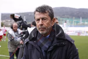 Επιστρέφει στους πάγκους ο Πετράκης 