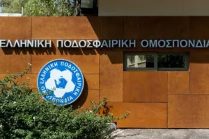 "Επίσκεψη" Ολυμπιακών στην ΕΠΟ και πανό κατά ΠΑΟΚ, ΠΑΟ, ΑΕΚ!