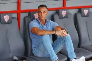 Ανακοίνωσε... δημοσιογραφική διάσκεψη - Ποιο το θέμα 