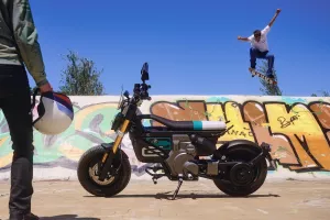 Με τα το ηλεκτρικό CE 04 έρχεται και το CE 02 από την BMW Motorrad