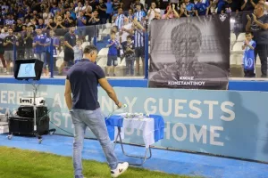 Συγκινητικές στιγμές στο ΠΑΠ/Τίμησαν τη μνήμη του Κίκη Κωνσταντίνου (Φώτος)