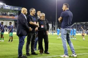 Συγκινητικές στιγμές στο ΠΑΠ/Τίμησαν τη μνήμη του Κίκη Κωνσταντίνου (Φώτος)