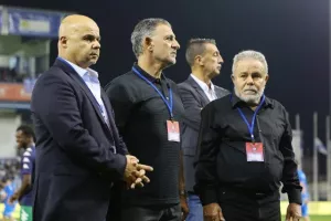 Συγκινητικές στιγμές στο ΠΑΠ/Τίμησαν τη μνήμη του Κίκη Κωνσταντίνου (Φώτος)