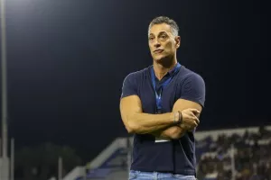 Συγκινητικές στιγμές στο ΠΑΠ/Τίμησαν τη μνήμη του Κίκη Κωνσταντίνου (Φώτος)
