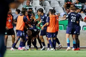 Ομόνοια-ΑΕΖ: Γκολ, θέαμα και... γκέλα! (φώτος)