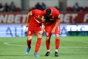 Νέα Σαλαμίνα - Εθνικός: Ερυθρόλευκο πάρτι στο «Αμμόχωστος» και βλέπει... εξάδα! (Φώτος)