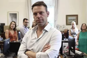 «Χαμηλές πτήσεις» για τον Στέφανο Κασσελάκη...