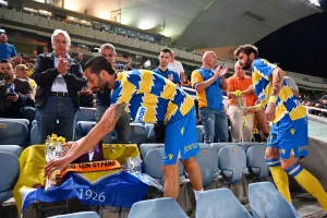 ΑΠΟΕΛ/Λουλούδια για Ρένο (Φώτος)