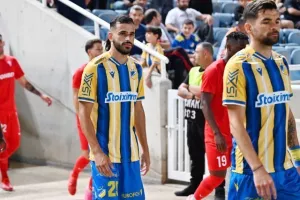 ΑΠΟΕΛ - Νέα Σαλαμίνα: Τέταρτη σερί με... πρώτο Βιγιαφάνιες! (Φώτος)