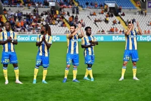 ΑΠΟΕΛ - Νέα Σαλαμίνα: Τέταρτη σερί με... πρώτο Βιγιαφάνιες! (Φώτος)