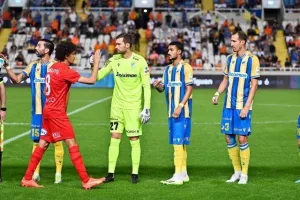 ΑΠΟΕΛ - Νέα Σαλαμίνα: Τέταρτη σερί με... πρώτο Βιγιαφάνιες! (Φώτος)