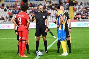 ΑΠΟΕΛ - Νέα Σαλαμίνα: Τέταρτη σερί με... πρώτο Βιγιαφάνιες! (Φώτος)