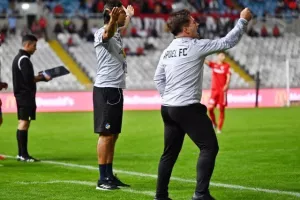 ΑΠΟΕΛ - Νέα Σαλαμίνα: Τέταρτη σερί με... πρώτο Βιγιαφάνιες! (Φώτος)