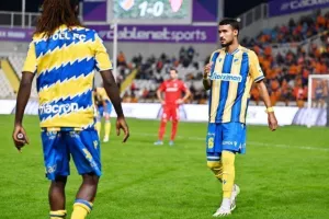 ΑΠΟΕΛ - Νέα Σαλαμίνα: Τέταρτη σερί με... πρώτο Βιγιαφάνιες! (Φώτος)