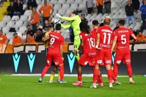 ΑΠΟΕΛ - Νέα Σαλαμίνα: Τέταρτη σερί με... πρώτο Βιγιαφάνιες! (Φώτος)