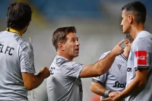 ΑΠΟΕΛ - Πέγεια: Ανετη... γαλαζοκίτρινη πρόκριση (φώτος)