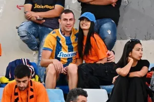 Φωτορεπορτάζ από την πορτοκαλί εξέδρα