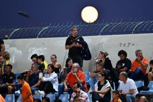 Φωτορεπορτάζ από την πορτοκαλί εξέδρα