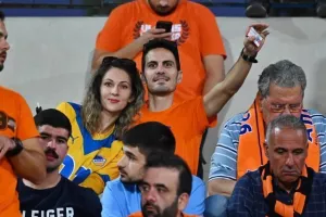 Φωτορεπορτάζ από την πορτοκαλί εξέδρα