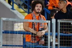Φωτορεπορτάζ από την πορτοκαλί εξέδρα
