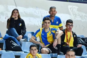 Φωτορεπορτάζ από την πορτοκαλί εξέδρα