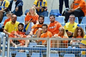 Φωτορεπορτάζ από την πορτοκαλί εξέδρα