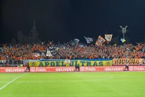 Φωτορεπορτάζ από την πορτοκαλί εξέδρα