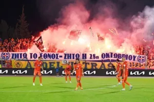 Φωτορεπορτάζ από την πορτοκαλί εξέδρα