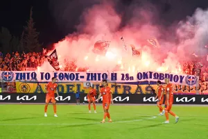 (ΒΙΝΤΕΟ Kerkida)/Το show των Πορτοκαλί (Πανό για την επέτειο του ΟΧΙ)