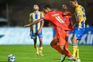 Καρμιώτισσα-AΠΟΕΛ: Σαββατόβραδο… στην κορυφή! (φωτος)