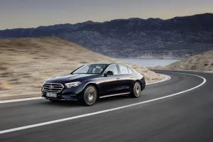 H νέα Mercedes-Benz E-Class δίδει συνέχεια στην ιστορική επιτυχία του μοντέλου
