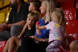 Ισοπεδωτικός Κεραυνός με 100αρα στην ευρώ-πρεμιέρα του! (φώτος)