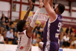 Ισοπεδωτικός Κεραυνός με 100αρα στην ευρώ-πρεμιέρα του! (φώτος)
