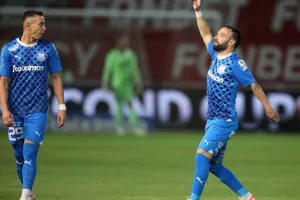 ΑΕΖ-Απόλλων: “Γαλάζια” και πάλι η κορυφή με πεντάρα (φωτος)