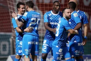 ΑΕΖ-Απόλλων: “Γαλάζια” και πάλι η κορυφή με πεντάρα (φωτος)