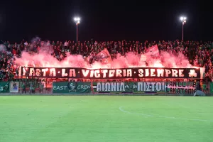 (ΒΙΝΤΕΟ) Εντυπωσιακή ατμόσφαιρα οι Ομονοιάτες: "Hasta la victoria siempre"